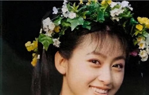 她曾是军艺校花，被张铁林抛弃后，为何甘愿嫁给臭名昭著的他