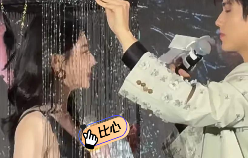 迪丽热巴陈飞宇新剧宣传，热巴穿黑裙超性感，两人男帅女美太般配