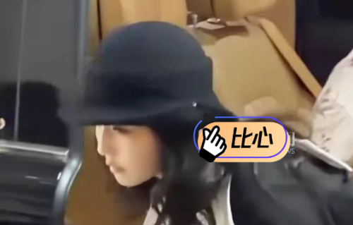 白鹿录完节目掏假发片，全网突然不卷了，她到底卸下了什么？