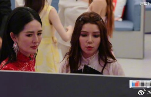 谢楠当场调侃谢娜主持，观众为何齐呼“换人”？