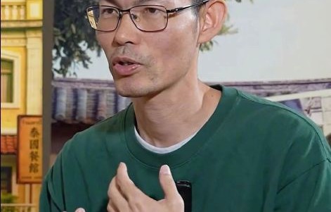 电影《给阿嬷的情书》以小成本获得高票房，主要依靠了哪些特殊因素？