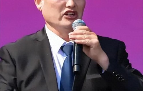 大衣哥回应10万唱3首歌：五一连演三场，性价比高