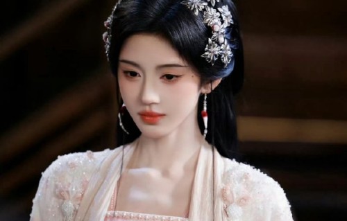 鞠婧祎及其工作室围绕Q版露芜衣做了哪些互动营销？|月鳞绮纪|账号|粉丝|造型|同步