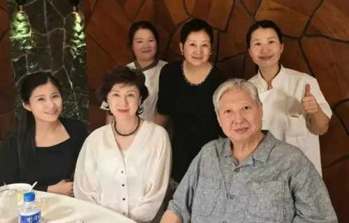 洪金宝近照曝光 白发大肚霸气十足 | 红点网 RedDot News|高丽虹|洪天明|周家蔚|儿媳|大儿子