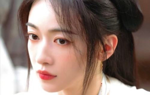 赵丽颖转型幕后会彻底退居幕后吗