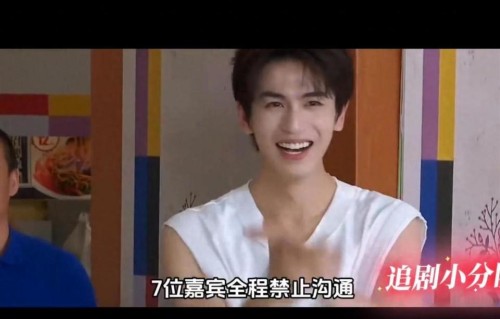 张凌赫综艺顶着一张帅脸，干的事情一件比一件憨，都像在演喜剧