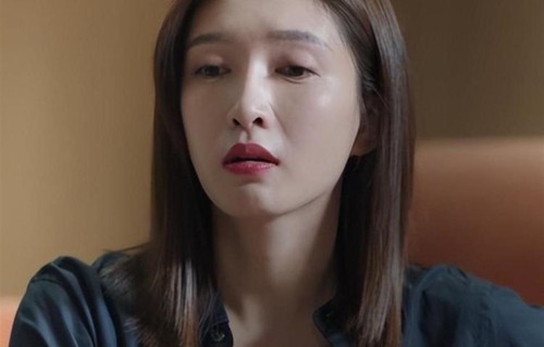 靠大佬上位？海外产子、遭正房儿子羞辱，江疏影私生活谣言太离谱