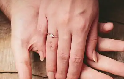 男人老了的标志是什么？女人别不知道，这几个地方很明显！