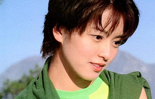 梁咏琪生日与龙凤胎弟弟同框 两人明明长得像却活成完全不同的样子