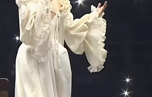 郑秀文唱《唯独你是不可取替》前深情告白：“许志安在香港工作，替他开心”