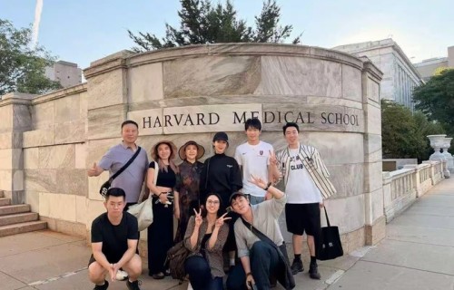 杨紫最新合照曝光！与父母好友温馨相聚，被爱意包围幸福感满满|家人|娱乐圈|通告|亲情|剧组