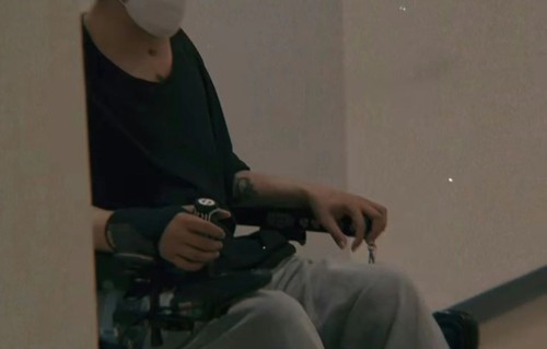 香港“重伤舞者”近况曝光，奇迹康复中，已能灵活操控轮椅