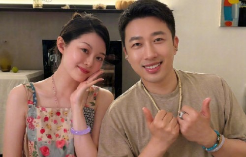 于正和网红晚晚夫妇是如何相识并成为朋友的？