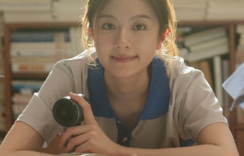 李兰迪：青春里那抹纯净的光|校服|白蓝|绿植|星星|女神