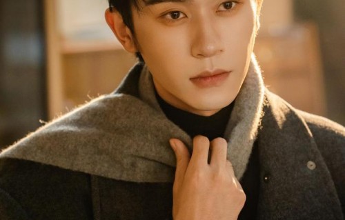 沉思：我真正在意的，是把角色的故事刻在观众心里丨短剧演员说