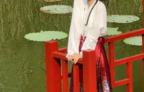 徐若晗和汪苏泷的友情是从哪个综艺节目开始的？