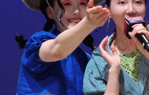 阿朵音乐剧谢幕惊见林青霞台下观看