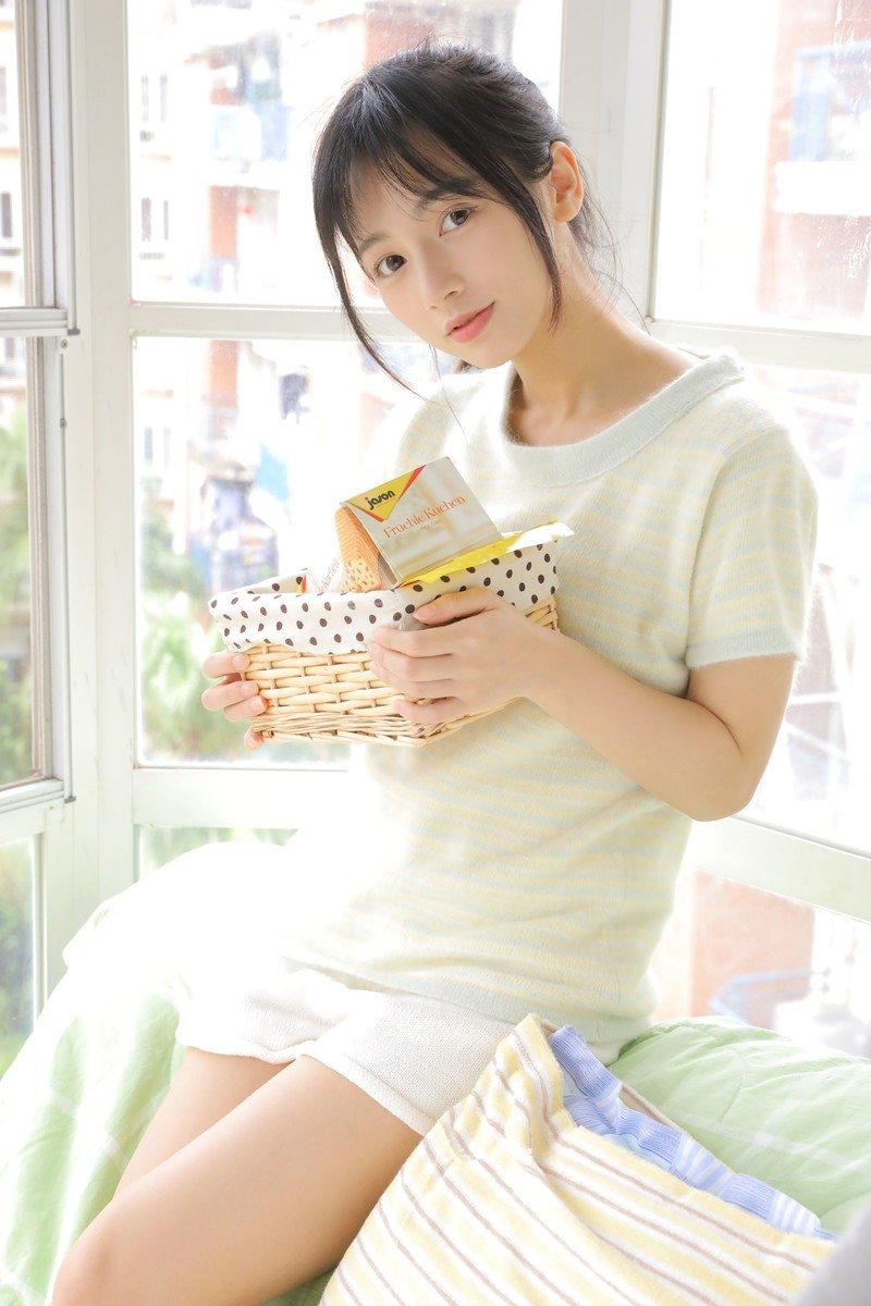 41岁安妮海瑟薇和36岁刘亦菲同框,气质绝佳,美丽非凡|安妮·海瑟薇|宝姿(Ports)|二胎|穿Prada的女魔头|结婚