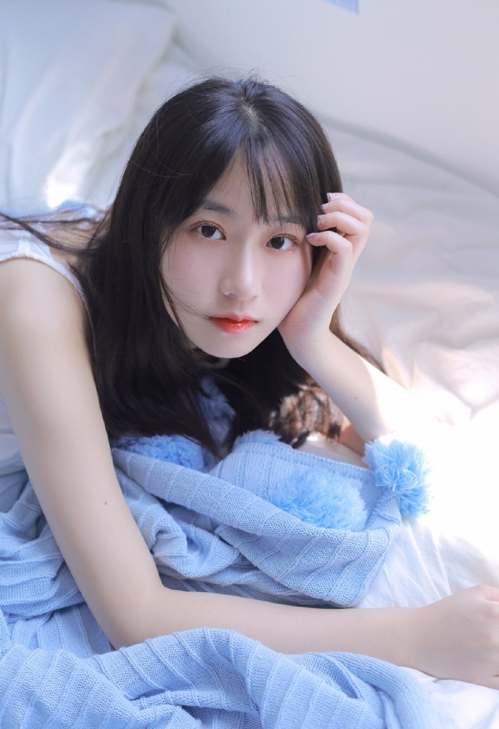 41岁安妮海瑟薇和36岁刘亦菲同框,气质绝佳,美丽非凡|安妮·海瑟薇|宝姿(Ports)|二胎|穿Prada的女魔头|结婚