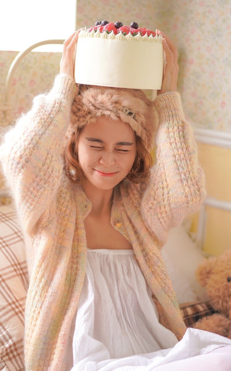 杨紫《玉兰花开君再来》路透！旗袍造型被赞贵气，搭档欧豪引热议