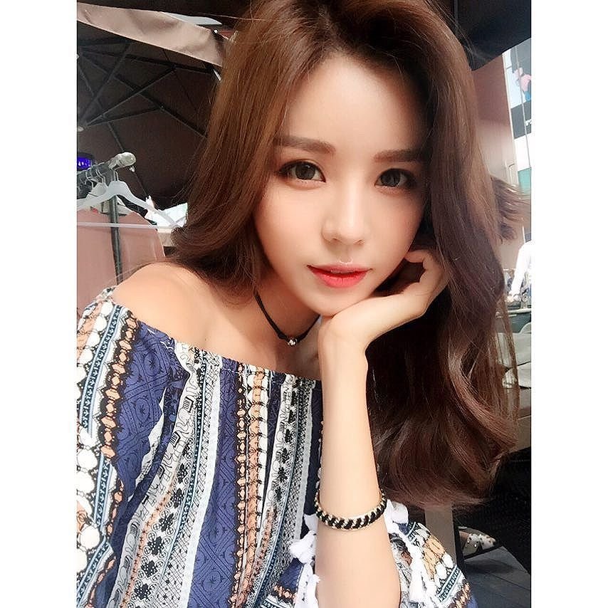 41岁安妮海瑟薇和36岁刘亦菲同框,气质绝佳,美丽非凡|安妮·海瑟薇|宝姿(Ports)|二胎|穿Prada的女魔头|结婚