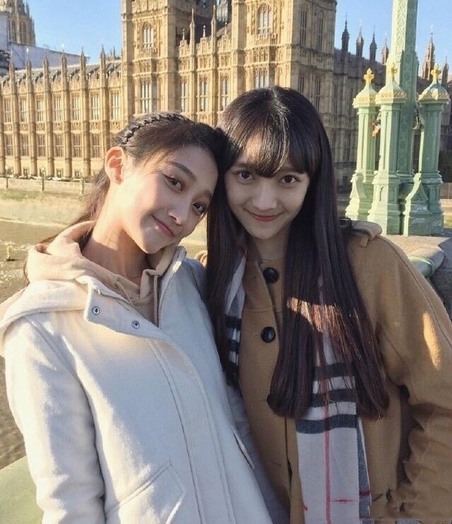 黄晓明与林志玲在这次活动中的互动展现了怎样的多年友情？