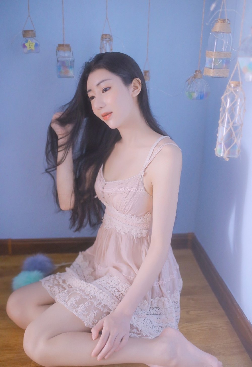 张杰43岁冬日穿短袖 陪谢娜看舞剧《牡丹亭》 感情稳定让人羡慕