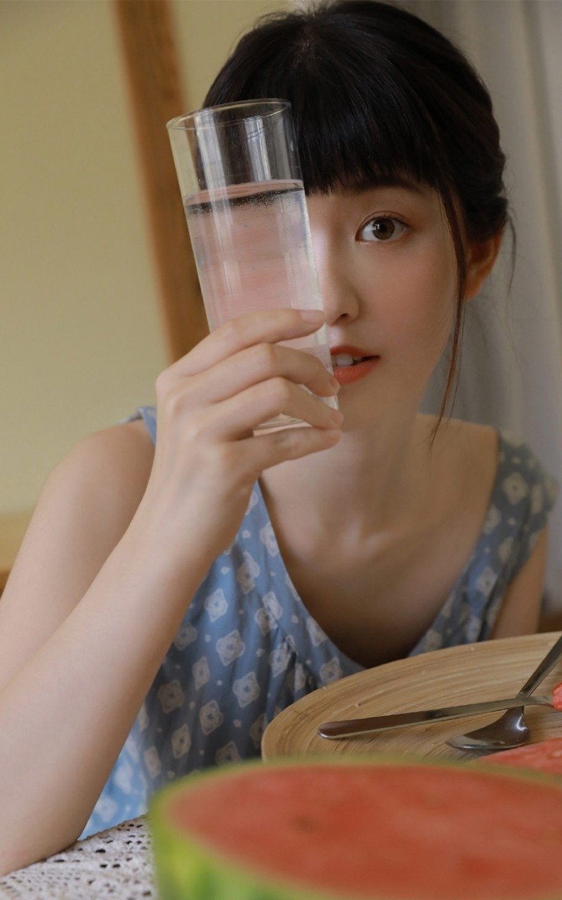 张杰43岁冬日穿短袖 陪谢娜看舞剧《牡丹亭》 感情稳定让人羡慕