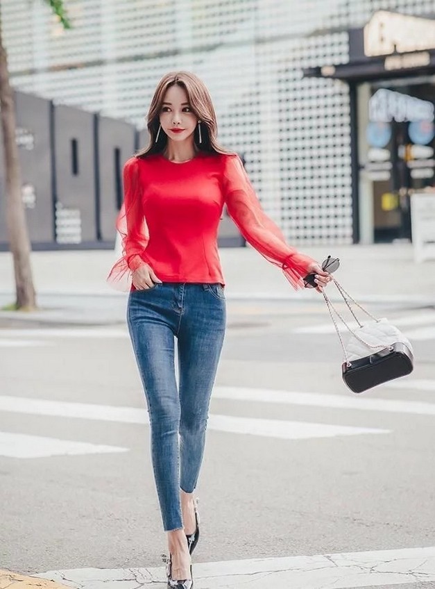 演员李晨主演电影票房破150亿