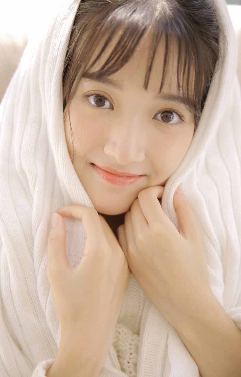 网友们用‘物种差异’自嘲Angelababy的外貌，反映了怎样的社会心理？|T恤|审美|美貌|公众|霸权