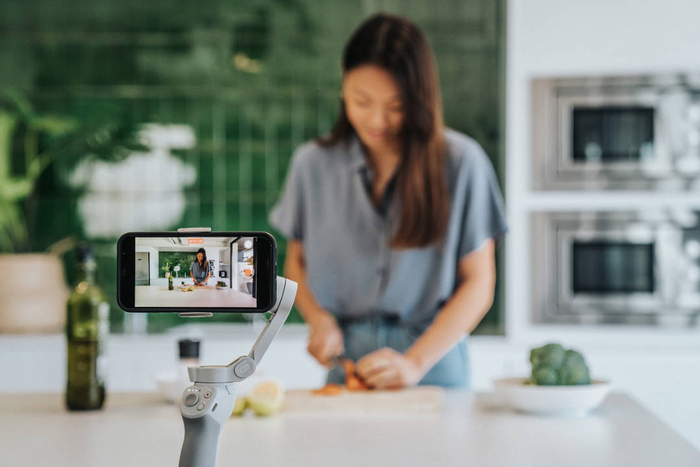 社交媒体上的内容创作者们。图 / 视觉中国