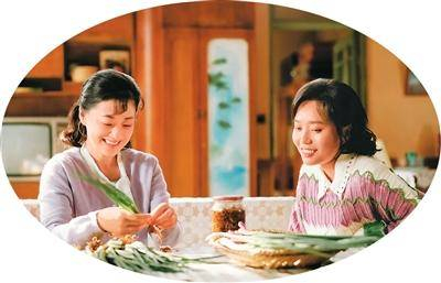 梅婷（左）、李雪琴在剧中。出品方供图