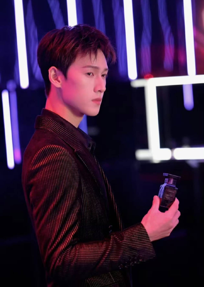 总之,李昀锐这次告黑132人,不仅是对自己权益的维护,更是对整个网络环境的净化。支持维权,反对网络暴力,让我们一起构建清朗的网络空间!