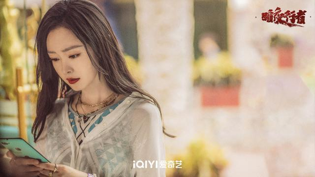 宋轶在诠释苏青竹的两重身份时,运用了不同的眼神。 剧方供图