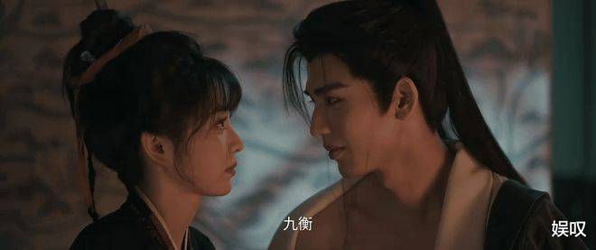  希望张凌赫能够抓住这次机会，保持初心，在争议中成长，在热度中保持清醒，用一部又一部扎实的作品，证明自己不是昙花一现，而是一个真正能够在娱乐圈站稳脚跟的演员。毕竟，颜值会逐渐过时，话题也会过去，唯有优质的角色和作品，才是演员最坚实的底气。