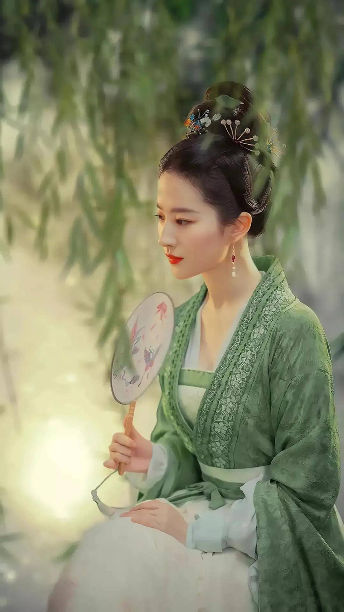 大家还知道哪些著名的绿衣古装美女的图片呢？欢迎大家分享分享。