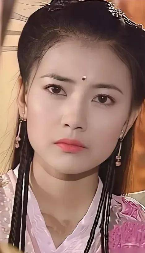 她演绎的周芷若,温柔底色贯穿始终。