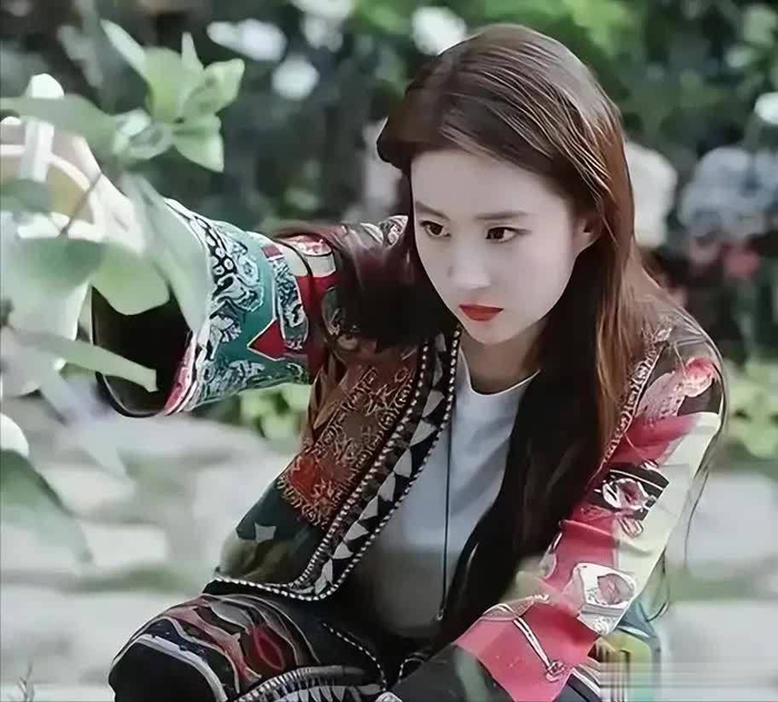 此前她也曾被偶遇在东京哈尔滨等地出行,穿搭风格始终朴素低调。