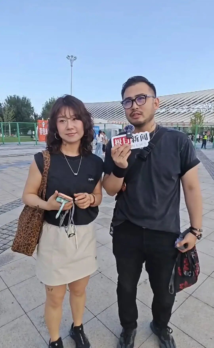 现场粉丝(极目新闻记者拍摄)