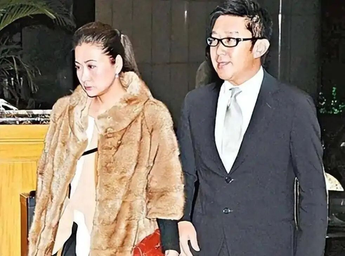 吴雪雯2001年与相恋8年的富商杨耀宗结婚,婚后诞下一对仔女。(网上图片)