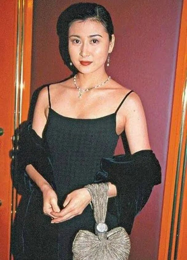 吴雪雯婚后相夫教子,多年来极少出席公开场合,作风低调。