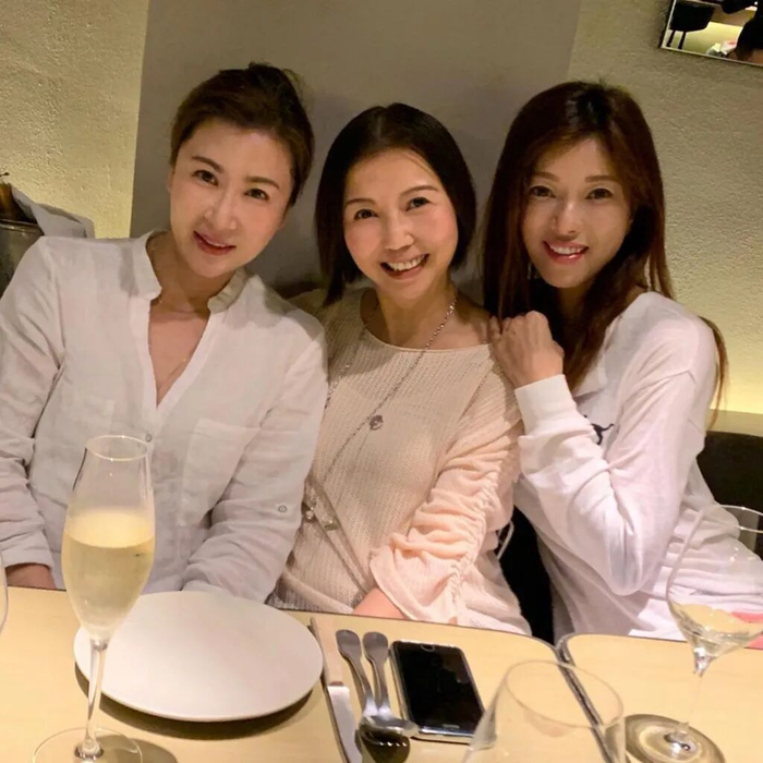 吴雪雯冻龄外貌惊艳网民,获封「美魔女」典范。