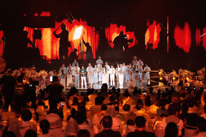 演员在第38届大众电影百花奖开幕式上表演。新华社记者谢晗摄