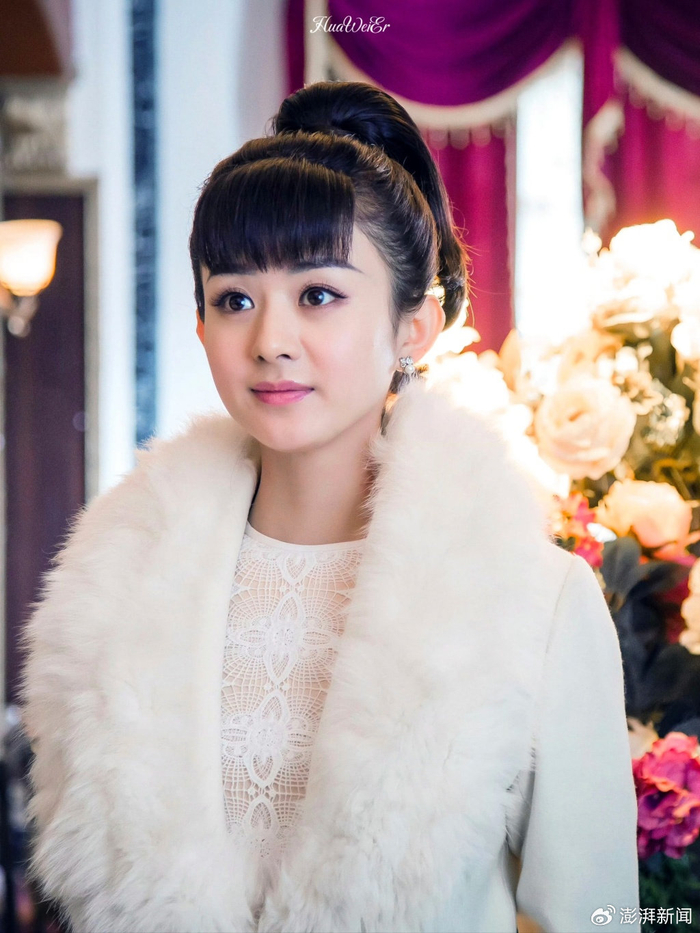 《老九门》中重要角色在《九门》中更换了演员,如尹新月、二月红等。图为《老九门》中赵丽颖饰演的尹新月。